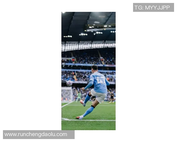 足球明星哈登在绿茵场上的精彩瞬间与独特魅力展现