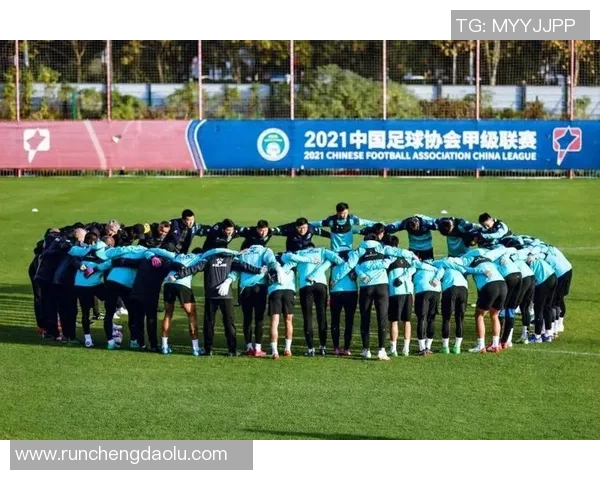 南京足球队在全国锦标赛积分榜上以97分稳居第一名展现强劲实力